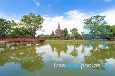 Unesco World Heritage Site Wat Sa Si In Sukhothai Stock Photo