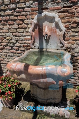 View Of A Fountain In The Alcazaba Fort And Palace Gardens In Ma… Stock Photo