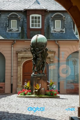 View Of A Statue Three People Holding A Sphere In A Courtyard In… Stock Photo