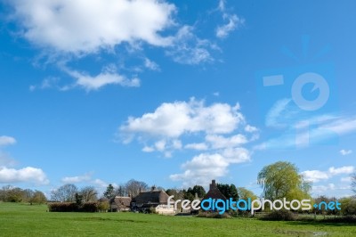 View Of A Thatched Cottage In Micheldever Hampshire Stock Photo