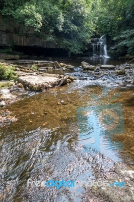 View Of Cauldron Force At West Burton In The Yorkshire Dales Nat… Stock Photo