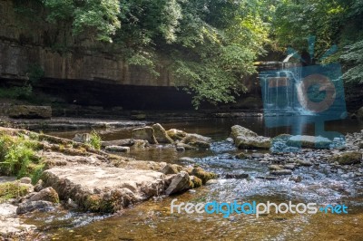 View Of Cauldron Force At West Burton In The Yorkshire Dales Nat… Stock Photo