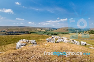 View Of Conistone Pie Mountain In The Yorkshire Dales National P… Stock Photo