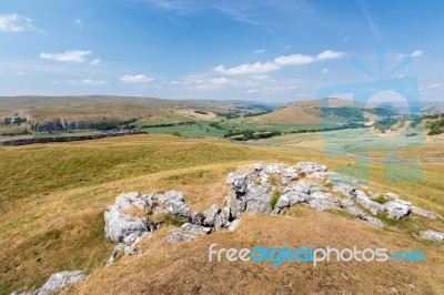 View Of Conistone Pie Mountain In The Yorkshire Dales National P… Stock Photo