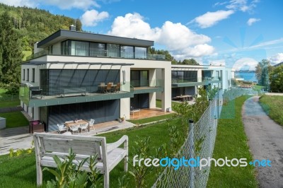 View Of New Apartments By The Lake In Attersee Stock Photo