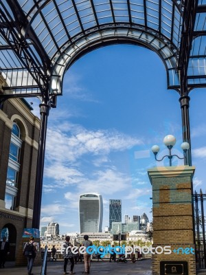 View Of Old And Modern Architecture From Hays Galleria In London… Stock Photo