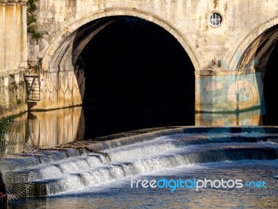 View Of Pulteney Bridge And Weir In Bath Stock Photo