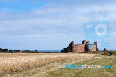 View Of Tantallon Castle Ruins Near North Berwick Stock Photo