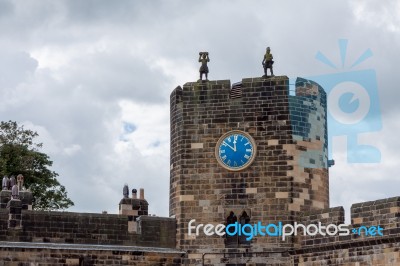 View Of The Castle In Alnwick Stock Photo