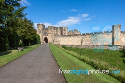 View Of The Castle In Alnwick Stock Photo