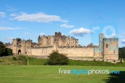 View Of The Castle In Alnwick Stock Photo