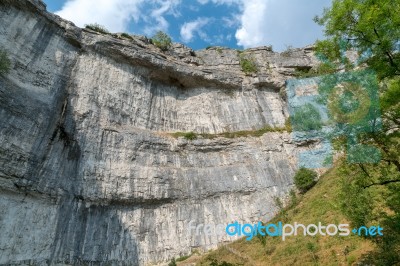 View Of The Curved Cliff At Malham Cove In The Yorkshire Dales N… Stock Photo