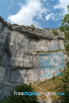 View Of The Curved Cliff At Malham Cove In The Yorkshire Dales N… Stock Photo