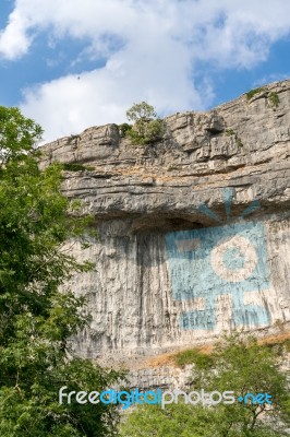 View Of The Curved Cliff At Malham Cove In The Yorkshire Dales N… Stock Photo