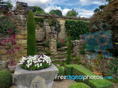 View Of The Garden At Hever Castle Stock Photo