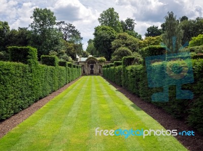 View Of The Garden At Hever Castle On A Sunny Summer Day Stock Photo