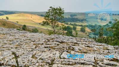 View Of The Limestone Pavement Above Malham Cove In The Yorkshir… Stock Photo