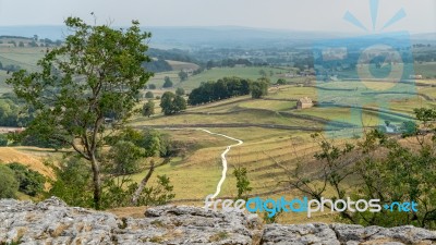 View Of The Limestone Pavement Above Malham Cove In The Yorkshir… Stock Photo