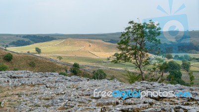 View Of The Limestone Pavement Above Malham Cove In The Yorkshir… Stock Photo