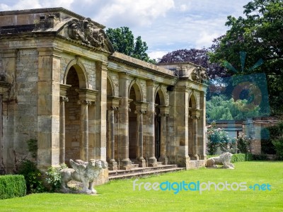 View Of The Loggia By The Lake At Hever Castle Stock Photo