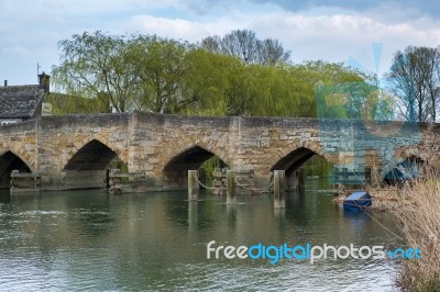 View Of The New Bridge Over The River Thames Between Abingdon An… Stock Photo