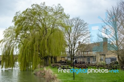 View Of The Rose Revived Public House Next To The New Bridge Ove… Stock Photo