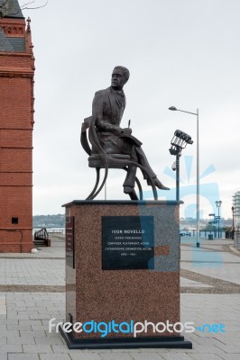 View Of The Statue Honouring Ivor Novello Stock Photo