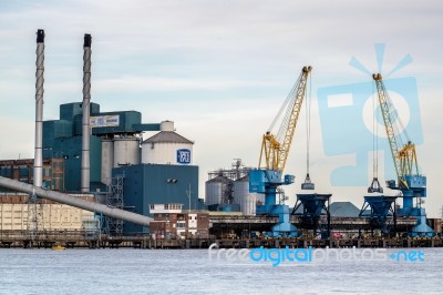 View Of The Tate And Lyle Refinery In Silvertown Stock Photo