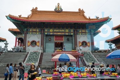 Wat Leng-noei-yi 2, The Largest Chinese Buddhist Temple In Thail… Stock Photo