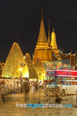 Wat Phra Kaew Grand Palace At Night Stock Photo