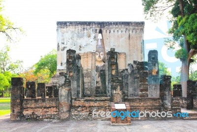 Wat Si Chum In Sukhothai Historical Park, Thailand Stock Photo