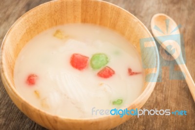 Water Chestnut Coated With Tapioca Starch In Coconut Cream Stock Photo