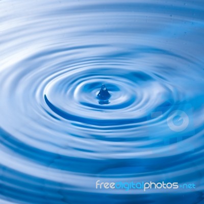 Water Drop Impact With Water Surface, Causing Rings On The Surface Stock Photo