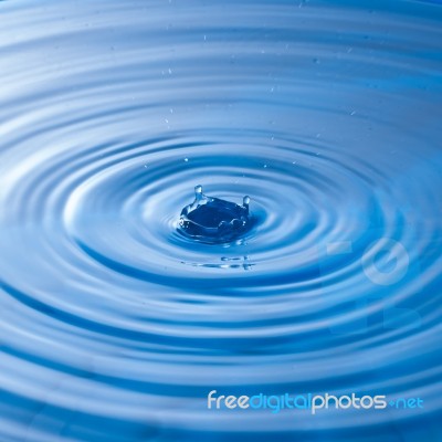 Water Drop Impact With Water Surface, Causing Rings On The Surface Stock Photo