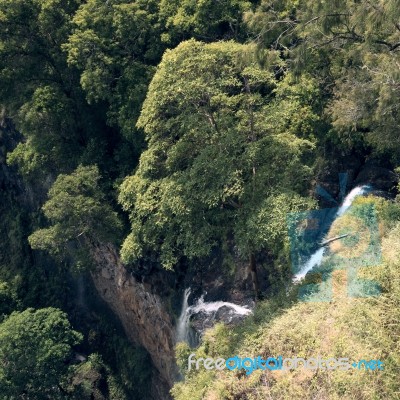 Waterfall In Mapleton Falls National Park, Glass House Mountains… Stock Photo