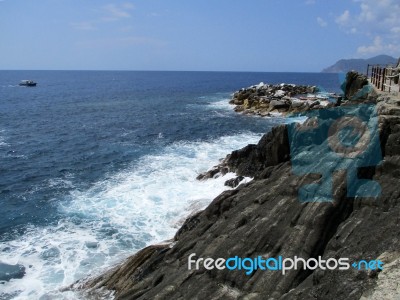 Waves Crashing On The Rocks H Stock Photo