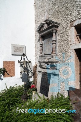 Well Kept Graveyard At The Maria Hilf Pilgrimage Church In Halls… Stock Photo