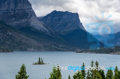 Wild Goose Island Saint Mary Lake Stock Photo