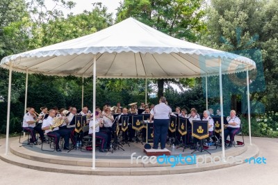 Windsor, Maidenhead & Windsor/uk - July 22 : Band Playing At Win… Stock Photo