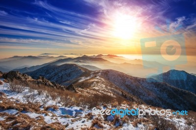 Winter Landscape With Sunset And Foggy In Deogyusan Mountains, South Korea Stock Photo