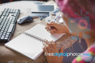 Woman Writing Shot Memories Note On White Paper With Relaxing Time And Emotion Stock Photo