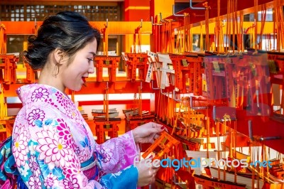 Women In Traditional Japanese Kimonos At Fushimi Inari Shrine In Kyoto, Japan Stock Photo