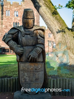 Wooden Knight In The Grounds Of Peckforton Castle Stock Photo