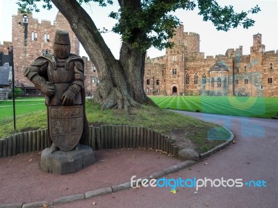 Wooden Knight In The Grounds Of Peckforton Castle Stock Photo