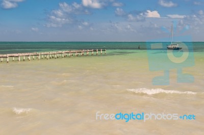 Wooden Pier Dock, Boats And Ocean View At Caye Caulker Belize Ca… Stock Photo