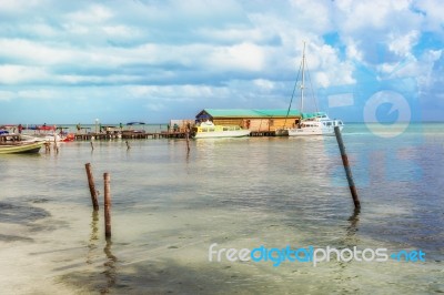 Wooden Pier Dock, Boats And Ocean View At Caye Caulker Belize Ca… Stock Photo