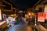 Japan Alleyway In The Higashiyama District, Kyoto Stock Photo