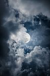 Nighttime Sky With Clouds, Bright Moon Would Make A Great Background Stock Photo