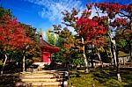 Red Shrine At Tofuku-ji Temple, Kyoto Stock Photo